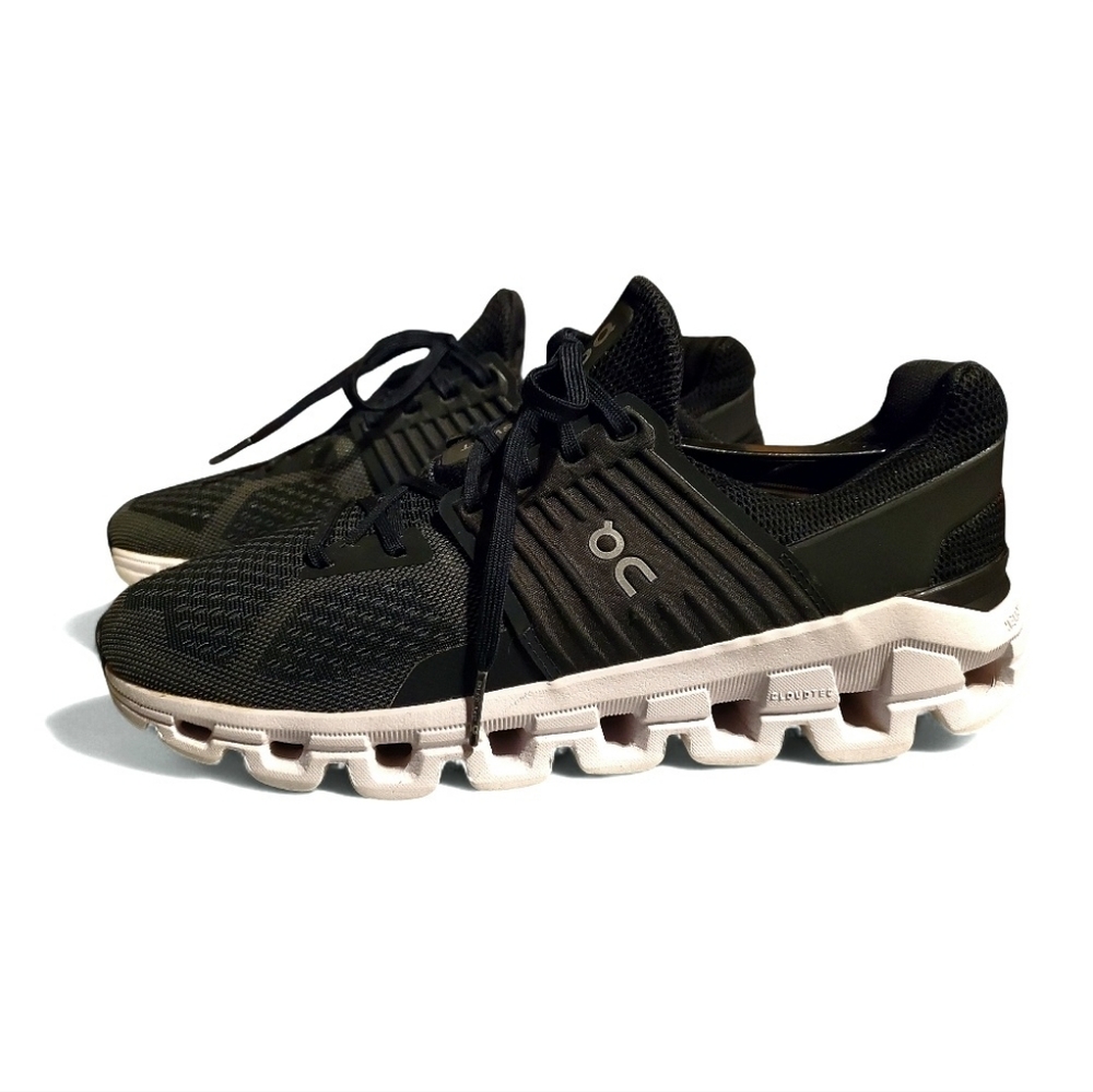 On Running Cloudswift Model in a Black and White Sneakers Women's Size 9½